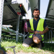 Photovoltaikanlage auf einer Freifläche und auf der Überdachung eines Parkplatzes, Schwan Cosmetics, Heroldsberg bei