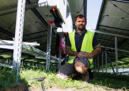 Photovoltaikanlage auf einer Freifläche und auf der Überdachung eines Parkplatzes, Schwan Cosmetics, Heroldsberg bei